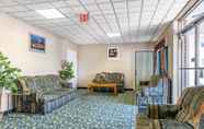 Lobi 7 Econo Lodge Cranston - Providence