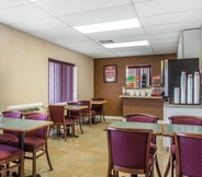 Restoran 2 Econo Lodge Cranston - Providence