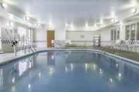 Swimming Pool Fairfield Inn & Suites Fargo
