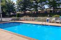 Swimming Pool Super 8 by Wyndham New Cumberland