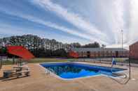 Swimming Pool Red Roof Inn PLUS+ Huntsville - Madison