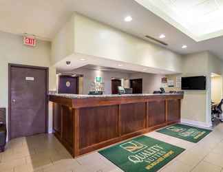 Lobi 2 Quality Suites Milwaukee Airport