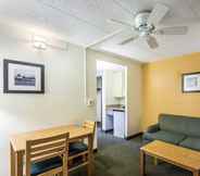 Ruang Umum 4 Quality Suites Milwaukee Airport