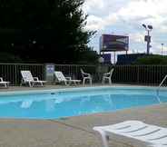 Swimming Pool 6 Super 8 by Wyndham Clarksville Northeast