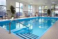 Swimming Pool Quality Inn & Suites Brossard