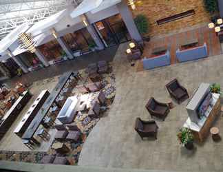 Lobby 2 Best Western Premier Alton-St. Louis Area Hotel