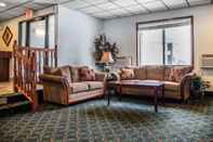 Lobby Hudson Inn & Suites