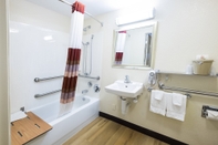 Toilet Kamar Red Roof Inn Fairmont