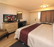 Kamar Tidur 4 Red Roof Inn Fairmont