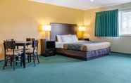 Bedroom 7 Econo Lodge Rothschild