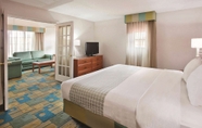 Bedroom 5 La Quinta Inn by Wyndham Savannah Midtown