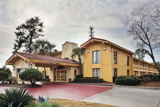 Exterior 4 La Quinta Inn by Wyndham Savannah Midtown