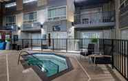 Kolam Renang 3 Sandman Hotel Revelstoke