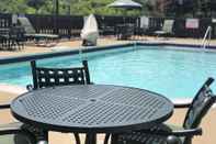 Swimming Pool Days Inn by Wyndham Richmond/South