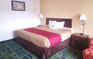 Bedroom 2 Econo Lodge Evansville