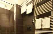 In-room Bathroom 3 Hotel Diplomatic