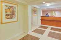 Lobi Comfort Inn Boston Milford