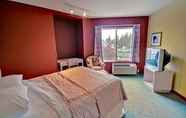 Bedroom 7 Travelodge by Wyndham Parksville