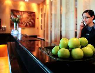 Lobby 2 Radisson Hotel Brunei Darussalam