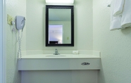 In-room Bathroom 4 Baymont by Wyndham Greenville Woodruff Rd