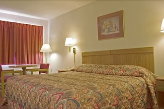 Phòng ngủ 4 Harrisonville Inn & Suites