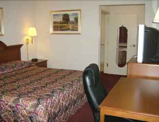 Kamar Tidur 2 Harrisonville Inn & Suites