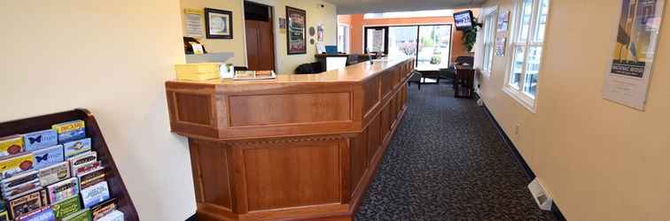 Lobby Days Inn by Wyndham Mackinaw City - Lakeview