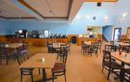 Restaurant 5 Days Inn by Wyndham Mackinaw City - Lakeview