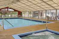 Swimming Pool Days Inn by Wyndham Mackinaw City - Lakeview