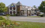 Bangunan 6 Days Inn by Wyndham Mackinaw City - Lakeview