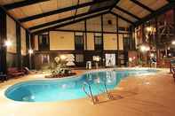 สระว่ายน้ำ Fireside Inn & Suites West Lebanon
