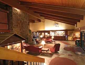 ล็อบบี้ 2 Fireside Inn & Suites West Lebanon