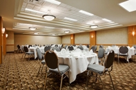 Functional Hall Travelodge by Wyndham Saskatoon