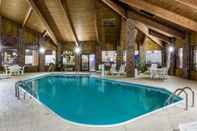 Swimming Pool Baymont by Wyndham Louisville South I 65
