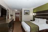 Bedroom Baymont by Wyndham Louisville South I 65