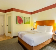 Bedroom 7 La Quinta Inn & Suites by Wyndham Charlotte Airport North