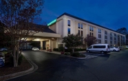 Exterior 3 La Quinta Inn & Suites by Wyndham Charlotte Airport North