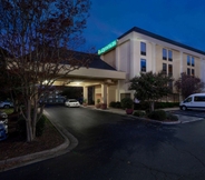 Exterior 3 La Quinta Inn & Suites by Wyndham Charlotte Airport North