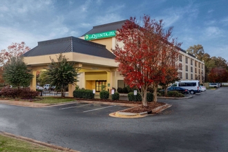 Exterior 4 La Quinta Inn & Suites by Wyndham Charlotte Airport North