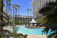 Swimming Pool Los Angeles Airport Marriott