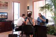 Bar, Cafe and Lounge Grand Canyon Plaza Hotel