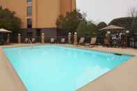 สระว่ายน้ำ Hampton Inn Charlotte - University Place