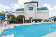 Swimming Pool Baymont by Wyndham Greensboro/Coliseum