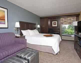 Bedroom 2 Hampton Inn Janesville