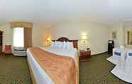 Bedroom 2 SureStay Plus Hotel by Best Western Wytheville