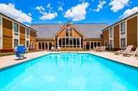 Swimming Pool SureStay Plus Hotel by Best Western Wytheville