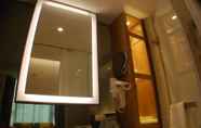 Toilet Kamar 2 Wharney Hotel