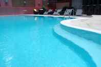 Swimming Pool Wharney Hotel