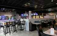 Bar, Cafe and Lounge 2 Quality Inn O'Hare Airport
