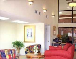 Lobi 2 Blue Ribbon Inn and Suites